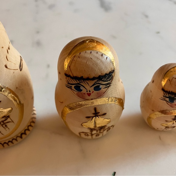 Vintage 5 Piece Hand Painted Wood Burned 3 1/2" Matryoshka Dolls from Russia‎ - Picture 4 of 12